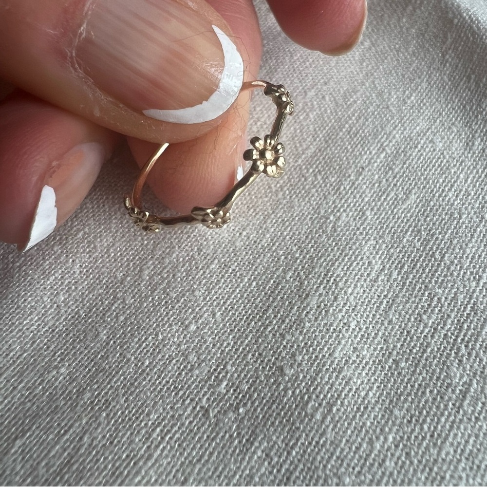Catbird Flower Garland Ring, Petite size 7 perfect condition! Yellow Gold - Picture 4 of 10
